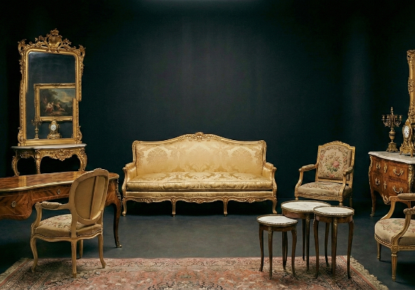 MUEBLES MUEBLES Antiguos y Estilo Lotes parciales, más para ver en el salón